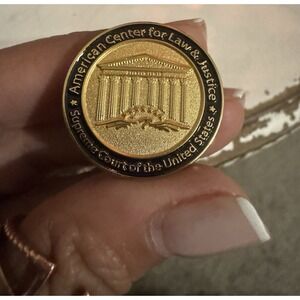 Rare~ACLJ American Center For Law & Justice-Supreme Court‎ USA Lapel Pin
